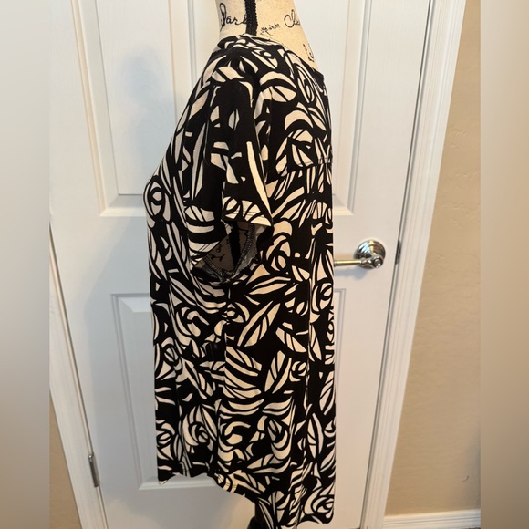 Alfani EUC Women’s Black and White Patterned Short Sleeve Top Crew Neck Large - Picture 4 of 6
